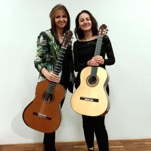 Gitarové duo: Veronika Ronecová, Cindy Stehlová