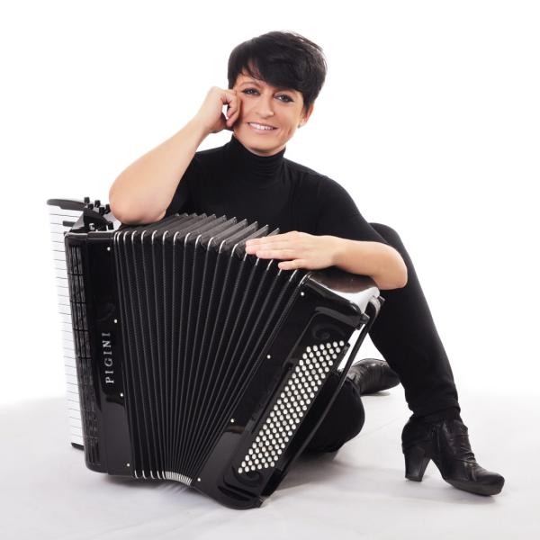 Festival Hudba pod hradom: Martin Haring – violončelo, Jarmila Vlachová - akordeón 